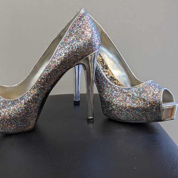 Heels - Picture 1 of 1